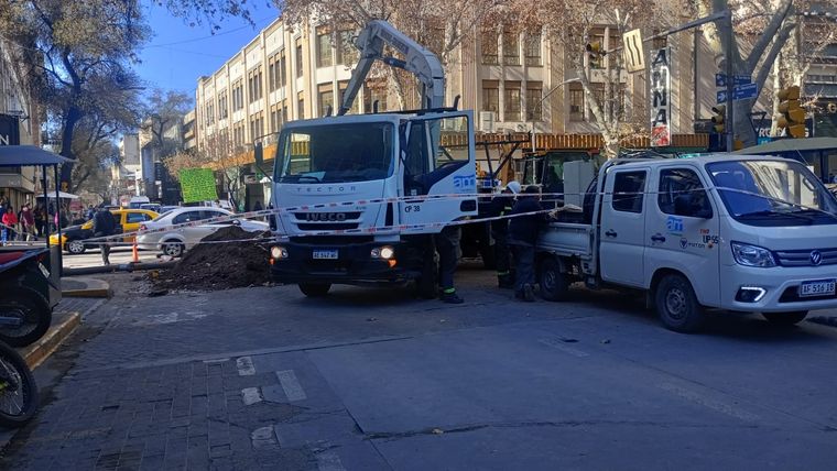 La esquina de Necochea y San Martín se encuentra cortada por trabajos en la zona