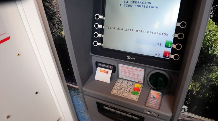ARCA fijó un tope de $10 millones por día para extracciones en cajeros automáticos. ARCA fijó un tope de $10 millones por día para extracciones en cajeros automáticos. 