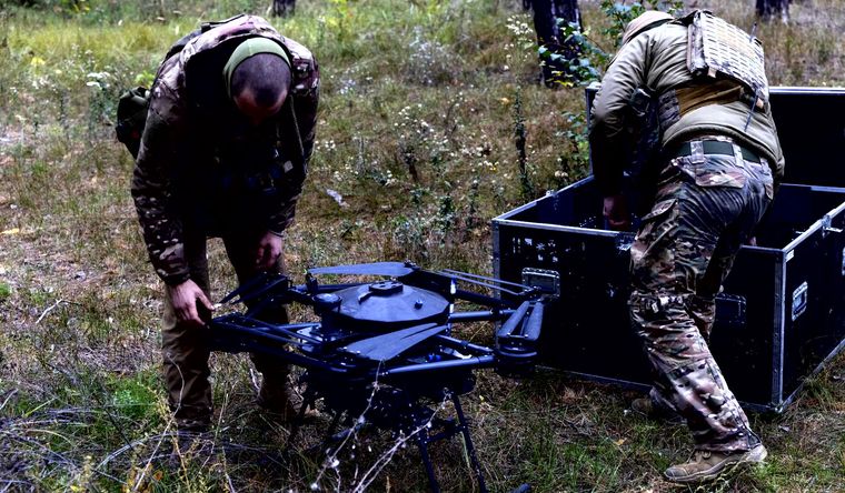 Los drones, armas muy usadas por Ucrania y Rusia en esta larga guerra. Foto Efe