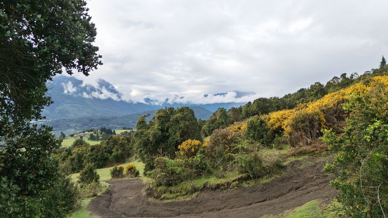 Cochamó es un pueblo del sur de Chile que funciona como puerta de entrada a uno de los valles más impactantes de la Patagonia.