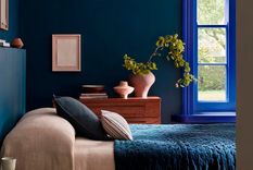 Se sabe científicamente que los azules suaves y los verdes apagados reducen la frecuencia cardíaca y la ansiedad.  Foto: Little Greene