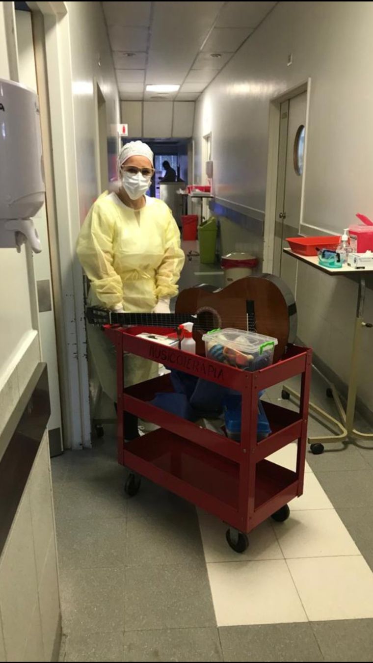 Los musicoterapeutas comenzaron a integrarse al equipo profesional de las terapias intensivas. Foto: Karina Ferrari