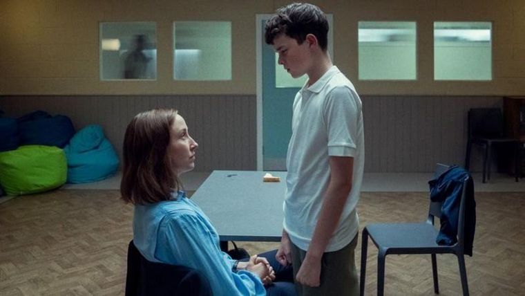 La serie británica "Adolescencia" aborda el impacto de las redes sociales y los influencers misóginos en algunos adolescentes.