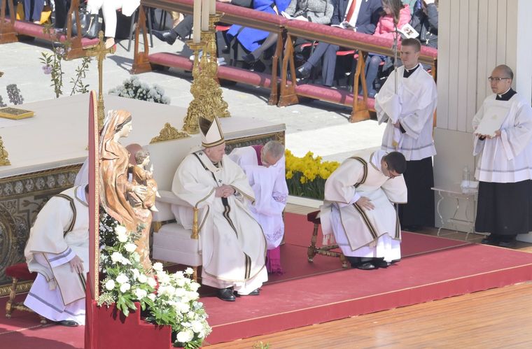Vatican City (Vatican City State (holy See)), 17/04/2022.- Pope Francis leads the Easter Mass in Saint Peters Square at the Vatican City, 17 April 2022. (Papa) Foto: EFE/EPA/CLAUDIO PERI