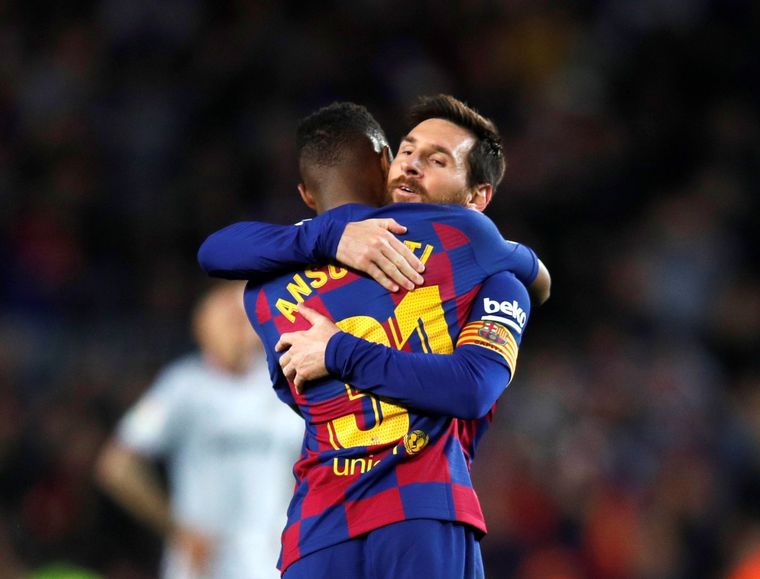 Ansu Fati, la gran promesa del Barça, crece bajo el ala de Leo Messi. EFE Foto: EFE