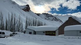 Por las condiciones del clima, se trasladó a los turistas a la localidad de Penitentes en alta montaña