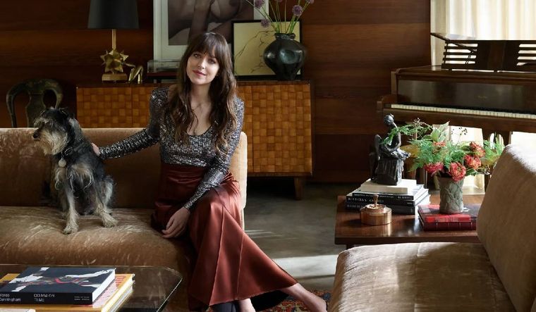 La lujosa mansión de Dakota Johnson en Los Ángeles tiene de todo (Architectural Digest)