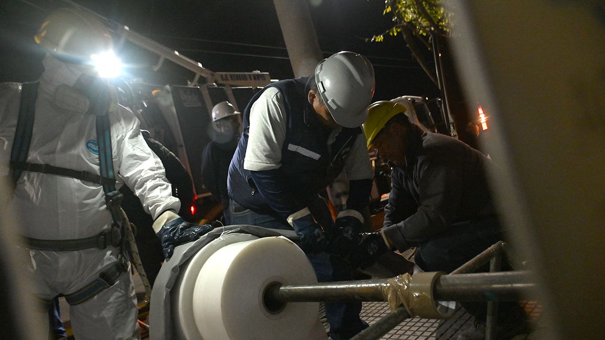 Cloacas nuevas sin romper calles: cómo funciona el stent de las cañerías de Aysam