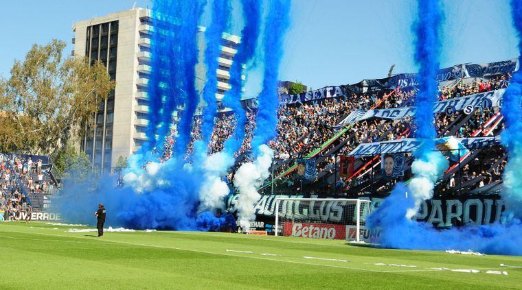 Impactante fiesta en el Gargantini de los hinchas de la Lepra para el clásico entre Independiente y Godoy Cruz.&nbsp;
