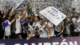 Platense recibió un cheque de 500 mil dólares por ganar el Torneo Apertura por parte de la Conmebol. Platense recibió un cheque de 500 mil dólares por ganar el Torneo Apertura por parte de la Conmebol.