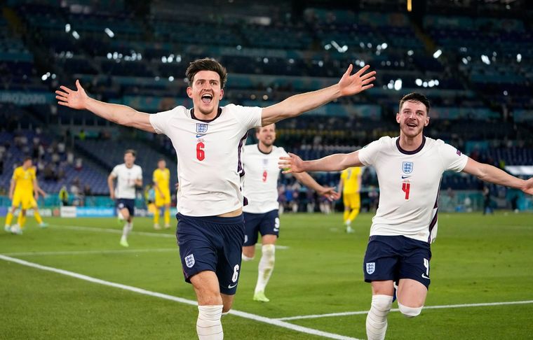 Harry Maguire celebra el segundo gol inglés. Foto: @EURO2020