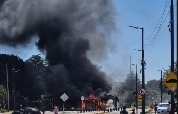 El colectivo que explotó pertenecería a la línea 160.