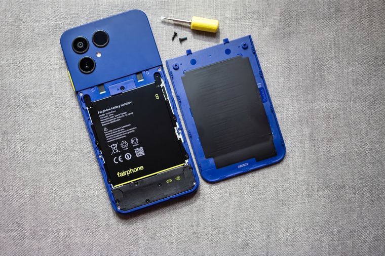 El Fairphone (Gen 6+) utiliza materiales reciclados y componentes de comercio justo. El Fairphone (Gen 6+) utiliza materiales reciclados y componentes de comercio justo.