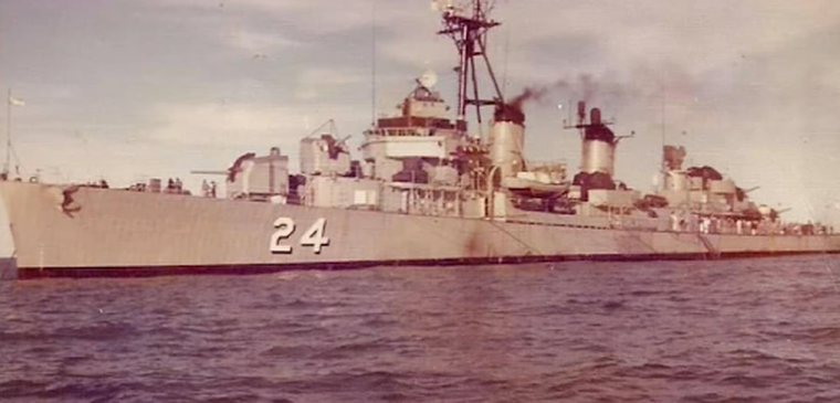 El destructor ARA Almirante Storni (D-24). El destructor ARA Almirante Storni (D-24).