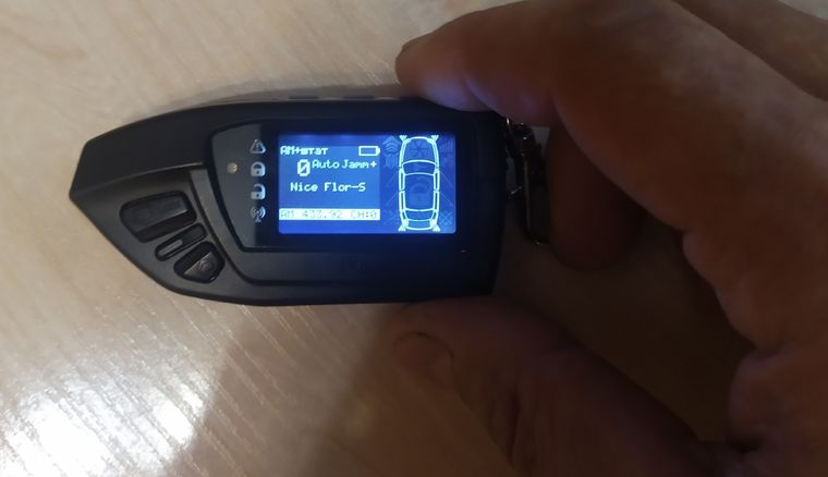 El dispositivo permite desvalijar autos en cuestión de segundos