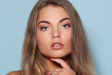 MDZol | Las nuevas tendencias de maquillaje para primavera verano resaltan la belleza natural, mirá en esta nota cómo aplicarlo a tu rostro Foto: Freepik