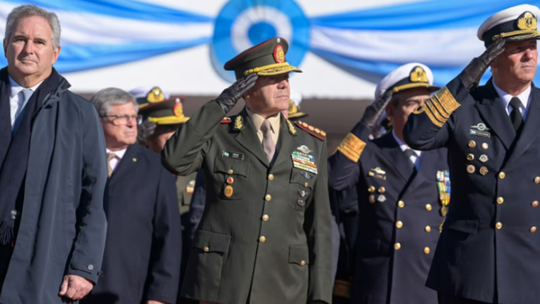 El canciller Pablo Quirno y el ministro de Defensa Carlos Presti.