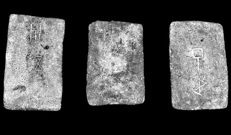 Lingotes de estaño recuperados de un naufragio en Israel. Foto: Dpa.