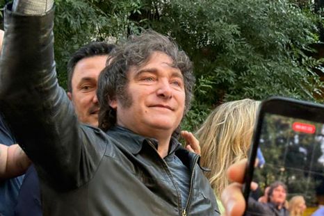 La inteligencia artificial analizó el nuevo escenario político tras la victoria legislativa de Javier Milei y anticipó cómo podría cambiar el rumbo del país. La inteligencia artificial analizó el nuevo escenario político tras la victoria legislativa de Javier Milei y anticipó cómo podría cambiar el rumbo del país.