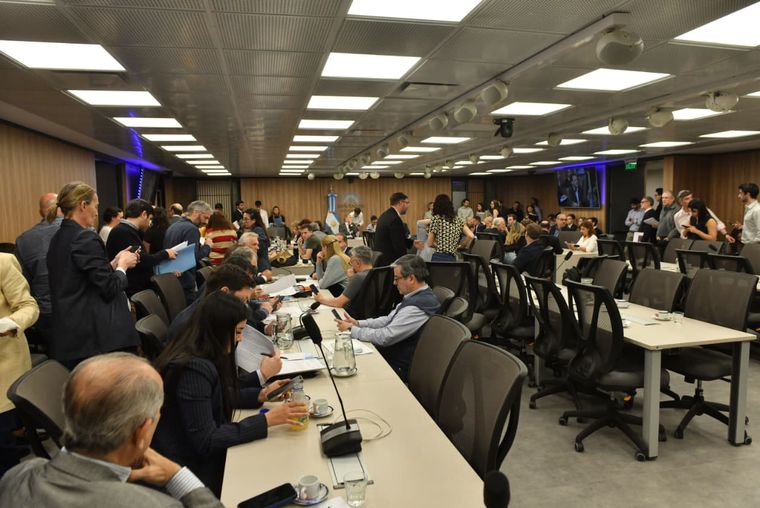 El plenario de comisiones en Diputados estuvo encabezado por Nicolás Mayoraz (LLA) y Silvia Lospennato (PRO).