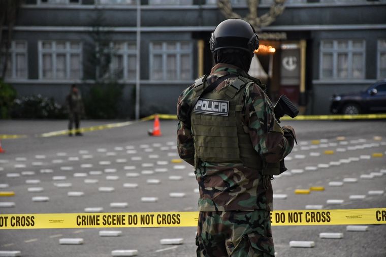 Autoridades bolivianas exhiben los paquetes de cocaína secuestrados. Foto: Ministerio de Gobierno Bolivia