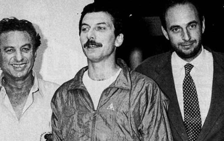 Manzano, junto a Macri tras el secuestro que sufrió el expresidente en su juventud. Manzano, junto a Macri tras el secuestro que sufrió el expresidente en su juventud.