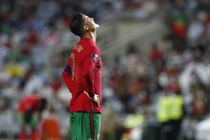 Cristiano no puede creer como se escapó la clasificación. Foto: EFE