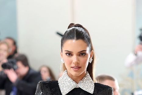 Kendall Jenner enloqueció a todos con un atrevisdo look.
