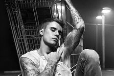 justin bieber cumplio 26 anos y supero a elvis presley