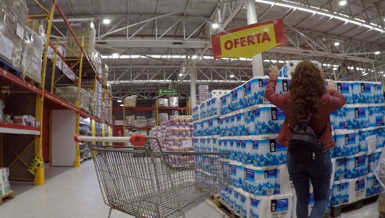 Mercados mayoristas de todo el país se unen bajo la iniciativa de brindar precios accesibles durante una semana. Foto: ALF PONCE MERCADO / MDZ