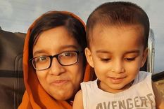 Afra Rafeeq y su hermano Mohammed fueron diagnosticados con atrofia muscular espinal. Foto: AFRA RAFEEQ/YOUTUBE