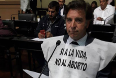 el bozal legal impuesto a un exlegislador por su campana contra el aborto