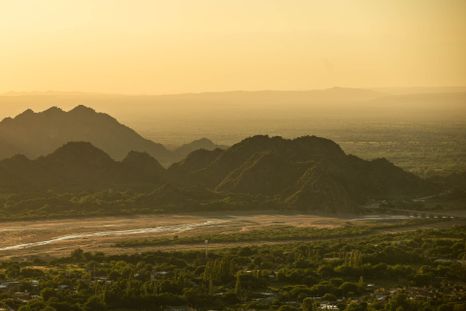 Belén es un pueblo de Catamarca reconocido por sus tejidos artesanales y su paisaje de montaña. Belén es un pueblo de Catamarca reconocido por sus tejidos artesanales y su paisaje de montaña.
