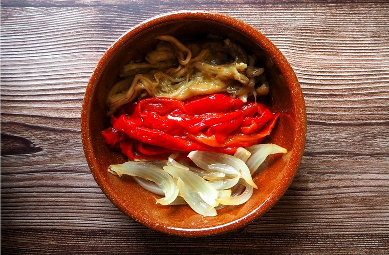 Ensalada escalivada Una receta simple y deliciosa para hacer en minutos. Foto: Shutterstock