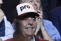 alfredo de angeli seguira cobrando $3.000.000 del senado, a pesar de que ya no es senador