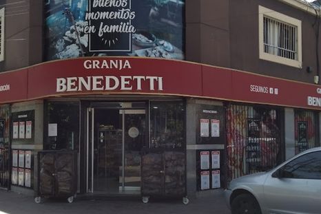 La sucursal del Granja Benedetti que fue blanco del asalto armado la noche de este sábado en Godoy Cruz. La sucursal del Granja Benedetti que fue blanco del asalto armado la noche de este sábado en Godoy Cruz.