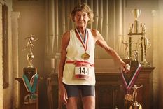la monja de hierro,  una triatleta de 86 anos que bate records