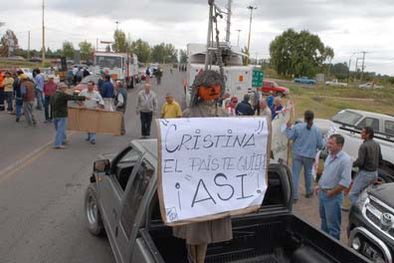 MDZol | En el último paro del campo también hubo protestas en el Valle de Uco. Foto: Marcelo Ruiz /MDZ