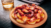 Esta receta se prepara desde hace siglos en Galicia, especialmente durante ferias y fiestas populares conocidas como feiras. Esta receta se prepara desde hace siglos en Galicia, especialmente durante ferias y fiestas populares conocidas como feiras.