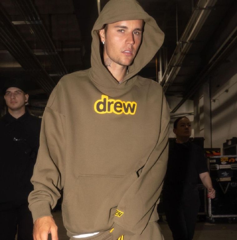 Justin Bieber sufre una parálisis en la parte derecha de su cara.