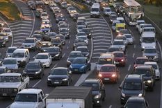 miercoles complicado en el transito: demoras en av. general paz y fuertes retrasos en lugones