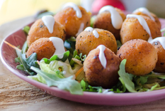 El boniato es uno de los ingredientes más usados en receta de croquetas vegetarianas por su textura cremosa.