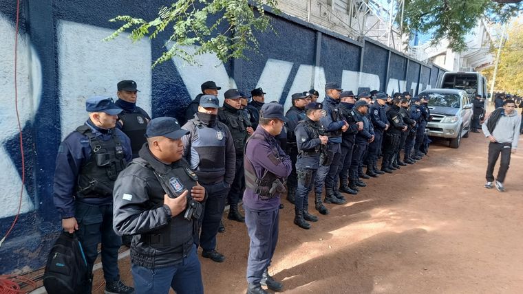 Incidentes, detenidos y heridos en el clásico entre mendocinos Foto: Walter Moreno/MDZ