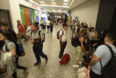 la anac frena actividades y amenaza con un lunes caotico en los aeropuertos del pais