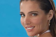 Elsa Pataky tiene un estilo único y así lo prueba con este combo de minifalda más zapatillas Foto: Instagram