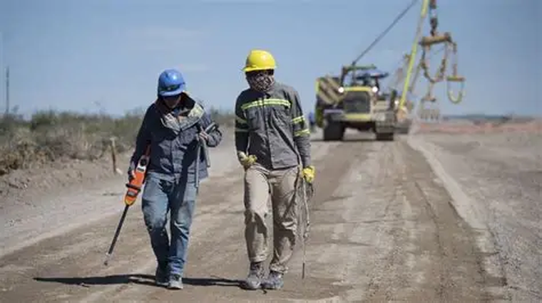 Vaca Muerta está impulsando un crecimiento sostenido de la producción de hidrocarburos en Argentina. Vaca Muerta está impulsando un crecimiento sostenido de la producción de hidrocarburos en Argentina.