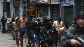 Por el momento, hay 64 muertos. Por el momento, hay 64 muertos.