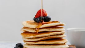 Con solo tres ingredientes básicos puedes preparar en casa esta receta que siempre tiene éxito. Foto: Freepik