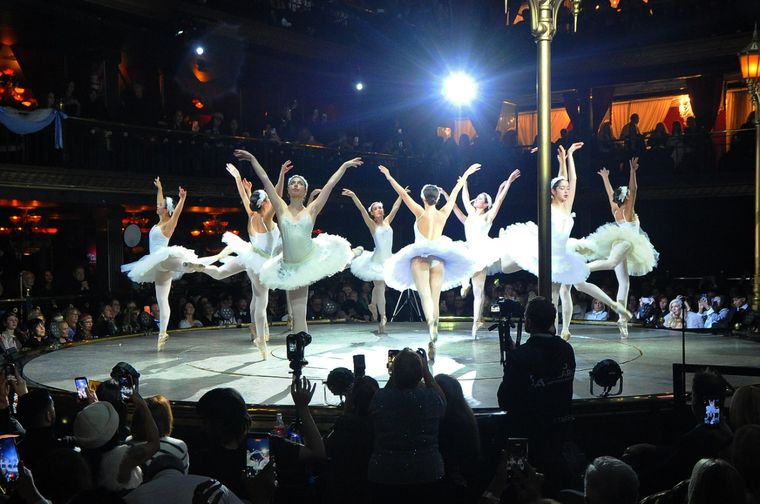 El ballet de niñas en el desfile de Piazza. El ballet de niñas en el desfile de Piazza.