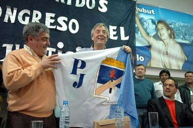 MDZol | El gobernador de Chubut, Mario Das Neves y Néstor Kirchner en Comodoro Rivadavia. Foto: Télam